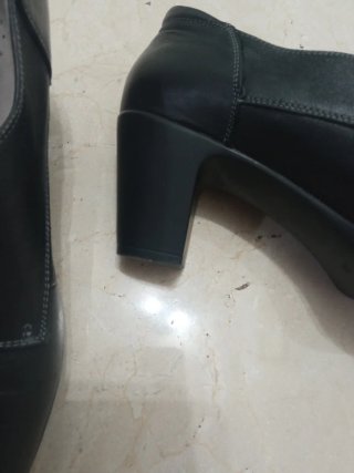 Zapatos Rogell piel abotinados negros talla 38