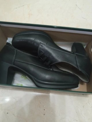 Zapatos Rogell piel abotinados negros talla 38
