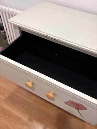 Cómoda Ikea con flores