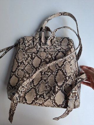 Mochila efecto piel serpiente