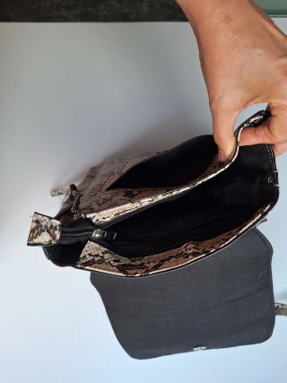 Mochila efecto piel serpiente