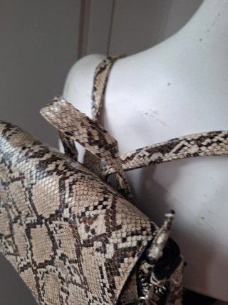 Mochila efecto piel serpiente