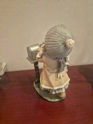 Juego 2 Figuras Niñas marca NAVAL