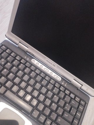 Portátil Compaq Presario 700