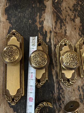 Antiguo conjunto de cortinero y tiradores