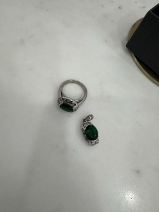 Conjunto Plata Anillo y Colgante Verde