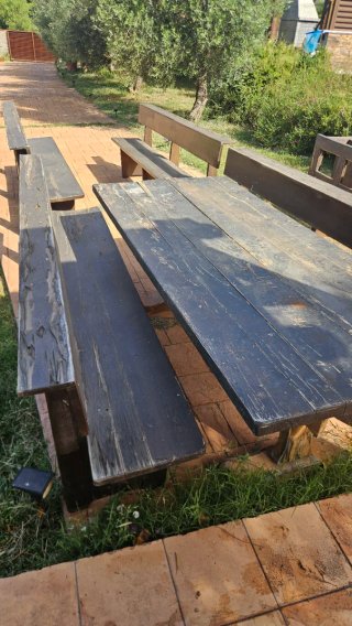 Conjunto mesa y bancos de madera