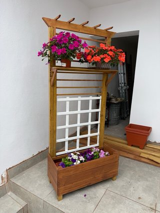 Fioriere, griglie e panca in legno