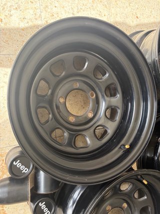 Llantas de acero desplazadas Jeep 5x114.3 ET-30mm