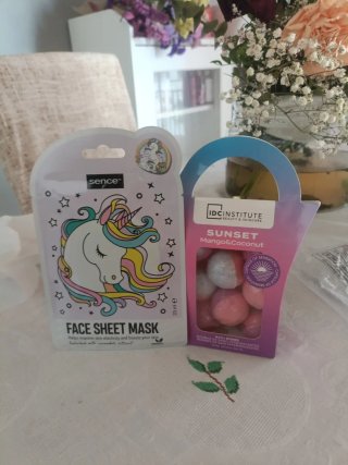Mascarilla Unicornio y Bath Bombs Mango Coco