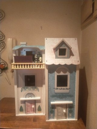 Casa de muñecas amueblada