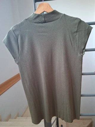 Camiseta ZARA verde cuello alto Talla M