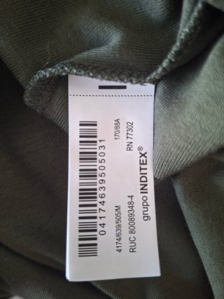 Camiseta ZARA verde cuello alto Talla M
