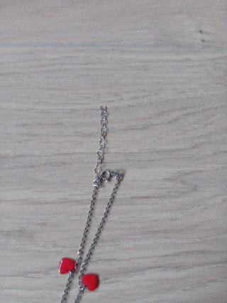 Collana girocollo con cuori rossi