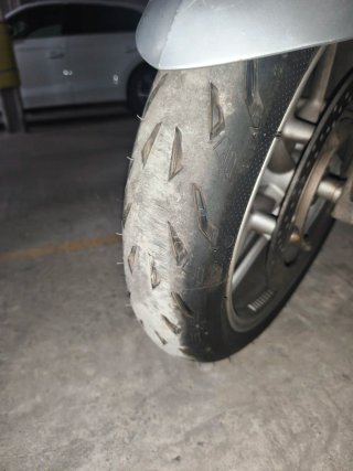 Moto Touring Negra y Gris