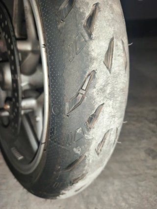 Moto Touring Negra y Gris