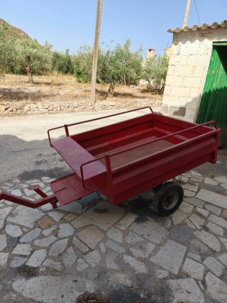 Remolque para motocultor rojo