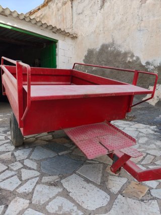 Remolque para motocultor rojo
