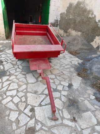 Remolque para motocultor rojo