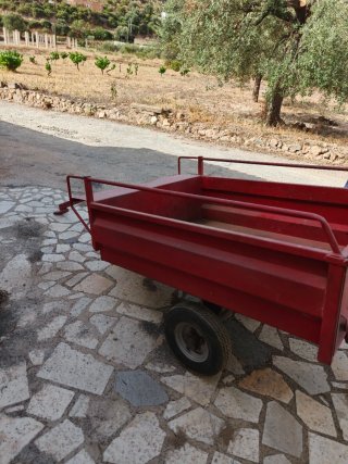 Remolque para motocultor rojo