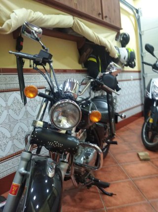 Suzuki Intruder 125cc Negra