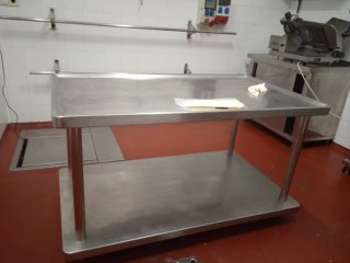 Mesa de acero inoxidable medidas 1.50 por 85