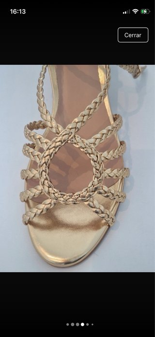 Sandalias doradas trenzadas tacón