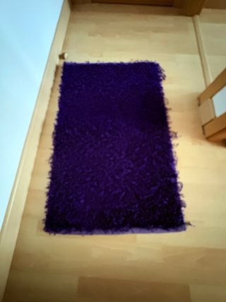 Alfombras moradas pelo medio