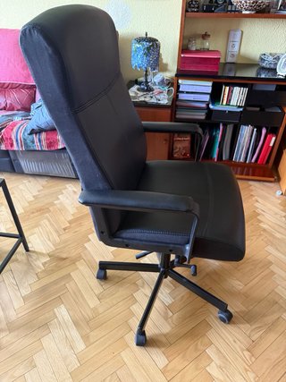 Silla de oficina polipiel negra