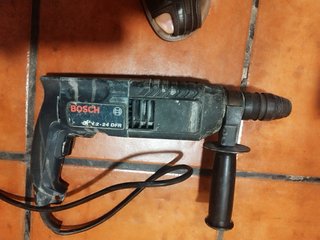 Taladro profesional Bosch con maletín