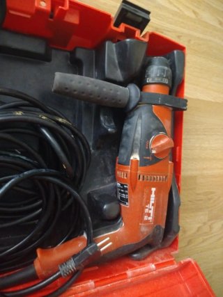 Taladro y atornillador HILTI