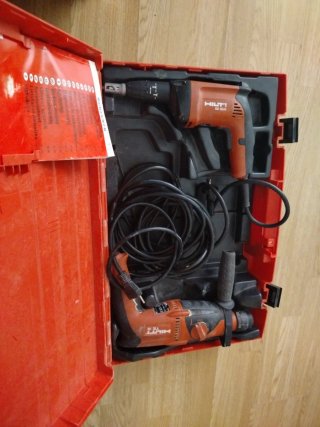 Taladro y atornillador HILTI