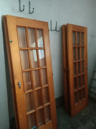 Puerta madera pino con cristalera