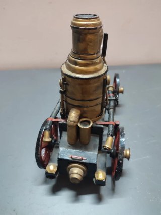 Figura tren antiguo metal