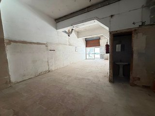 Local comercial en alquiler en Joc de la Bola - Camps d'Esports - Ciutat Jardí - Montcada en Lleida