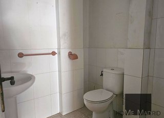 Local comercial en alquiler en Peñagrande en Madrid