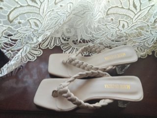 Sandalias tacón beige trenzadas