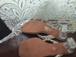 Sandalias tacón beige trenzadas