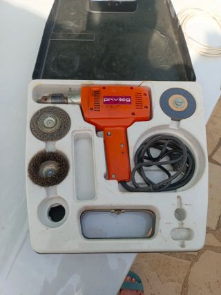 Taladro eléctrico Privileg con accesorios