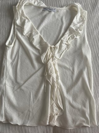 Blusa Mango blanca con volantes