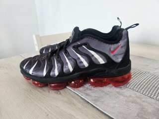 Nike Air VaporMax Plus T.43 Negras Rojas