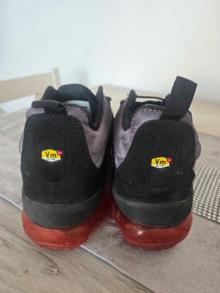 Nike Air VaporMax Plus T.43 Negras Rojas