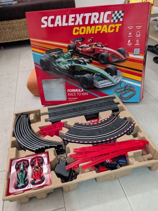 Scalextric Compact Formula Race to Win