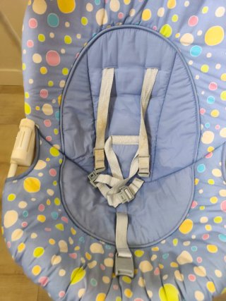 Columpio para bebé con estampado de lunares