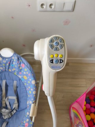 Columpio para bebé con estampado de lunares