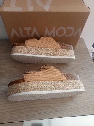 Sandalias ALTA MODA Beige y Dorado