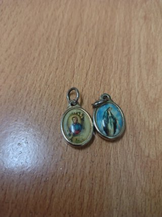 Cruz de Jerusalén + 2 medallas