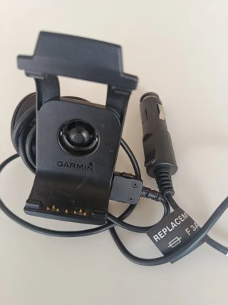Soporte Garmin con ventosa y cargador