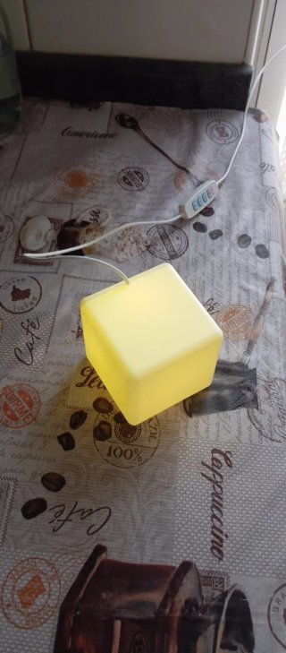 Lámpara cubo LED de colores