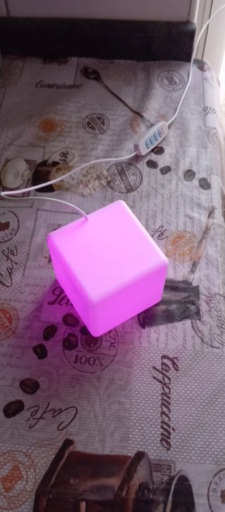 Lámpara cubo LED de colores